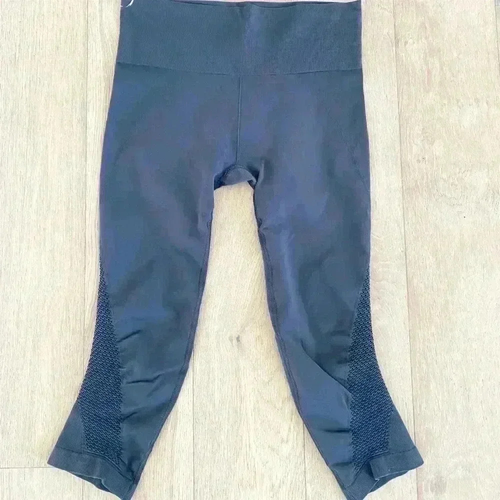 Athleta Black Cropped Leggings